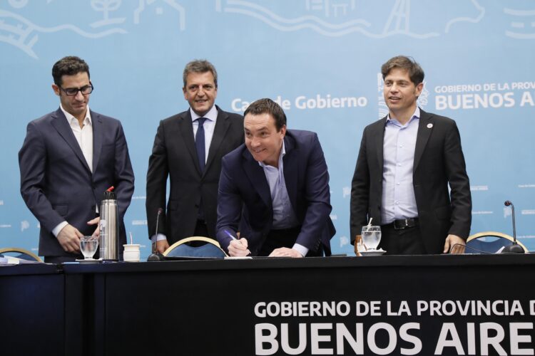 Kicillof, Massa e intendentes se mostraron juntos para controlar precios