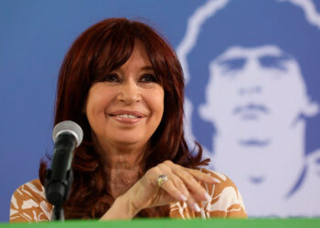 Desde Avellaneda, Cristina se refirió a su «proscripción» y criticó a la «agrupación amague y recule»