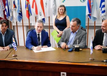 Gray y Orsi firmaron un convenio entre Echeverría y Canelones