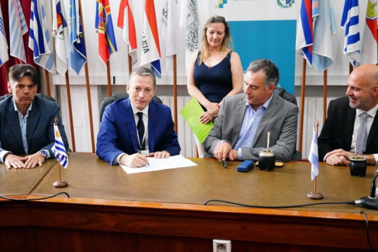 Gray y Orsi firmaron un convenio entre Echeverría y Canelones