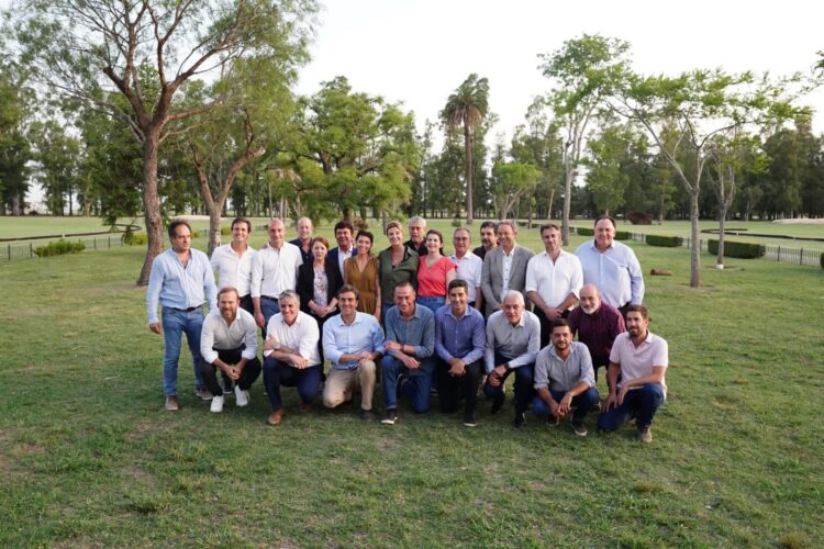 Los intendentes peronistas salieron a bancar a Cristina: «Pueblo o mafia»