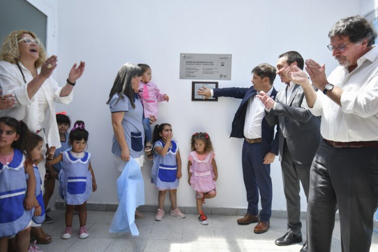 Con críticas a Vidal, Kicillof inauguró un jardín en Varela