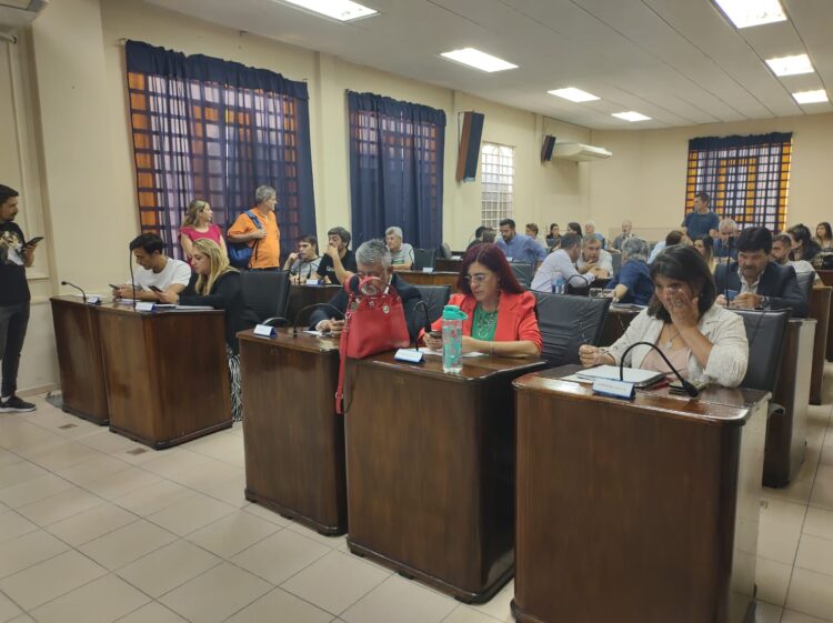 El Concejo llegó a un acuerdo en el histórico conflicto de los ‘cobradores’ municipales