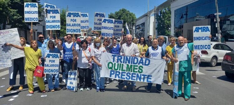 Médicos paran en las clínicas Trinidad en reclamo de mejores salarios