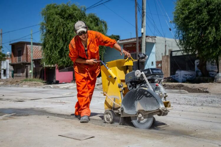 Avanza la obra de 30 cuadras de asfalto y desagües en Santa María