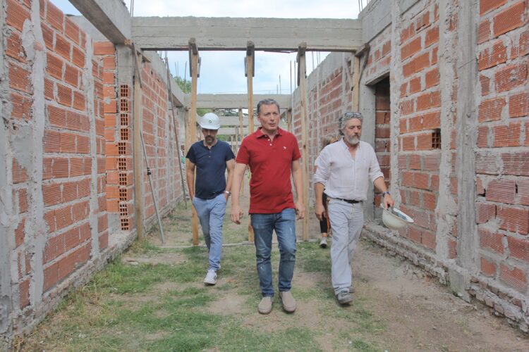 Gray recorrió la construcción del nuevo edificio de la Escuela Secundaria N° 26