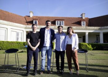 Kicillof anunció la tercera etapa de los viajes de fin de curso
