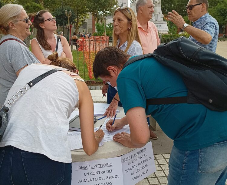 La oposición junta firmas para bajar las tasas de Ferraresi