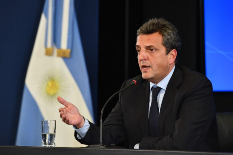 Baja de la inflación y crecimiento de las reservas, el balance de los primeros meses de Massa