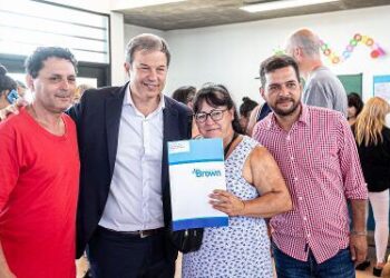 Entregaron escrituras a 126 familias del barrio Lindo 1