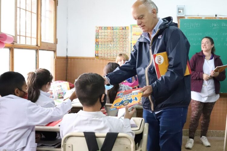 Grindetti propone municipalizar parte del sistema escolar