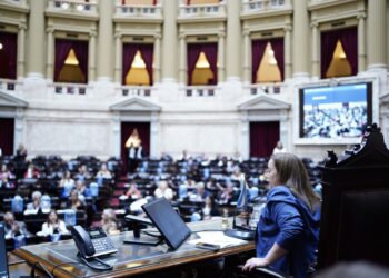 Moreau pide a la oposición sesionar por «los temas que están en la agenda de la gente»