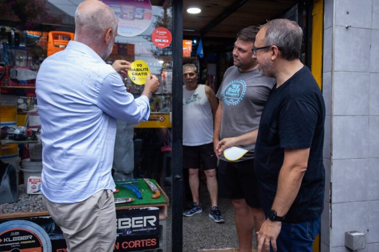 Lejos de la playa, Larreta trasladó su campaña al Conurbano