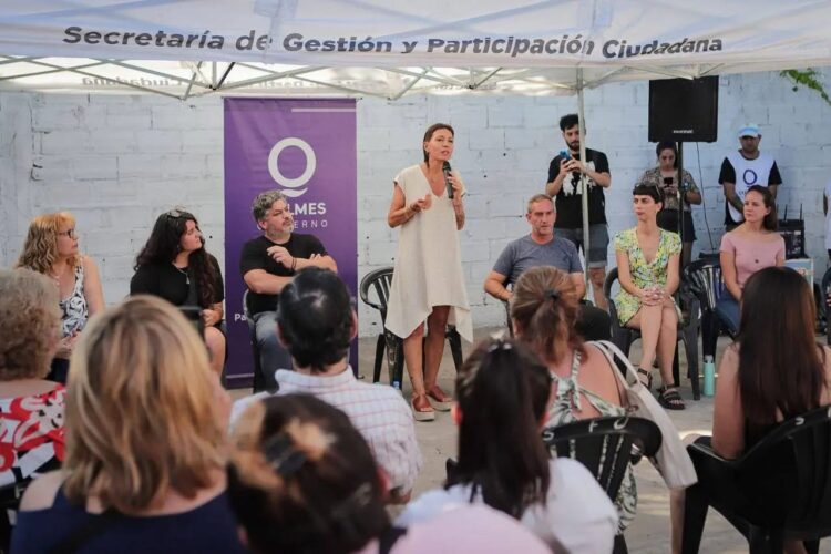 Mayra presentó un plan de 85 cuadras de pavimentos para el barrio La Unión de Solano