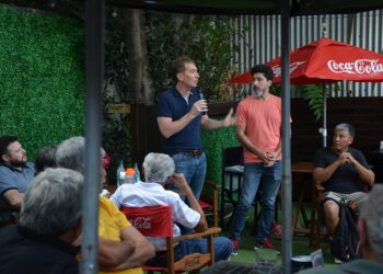 Santilli volvió a Varela con críticas a las obras en el distrito