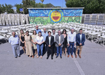 Kicillof entregó mobiliario para equipar escuelas de 15 municipios bonaerenses