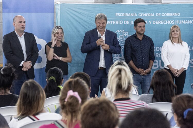 Cascallares y Fabiani encabezaron la firma de 200 escrituras para Don Orione