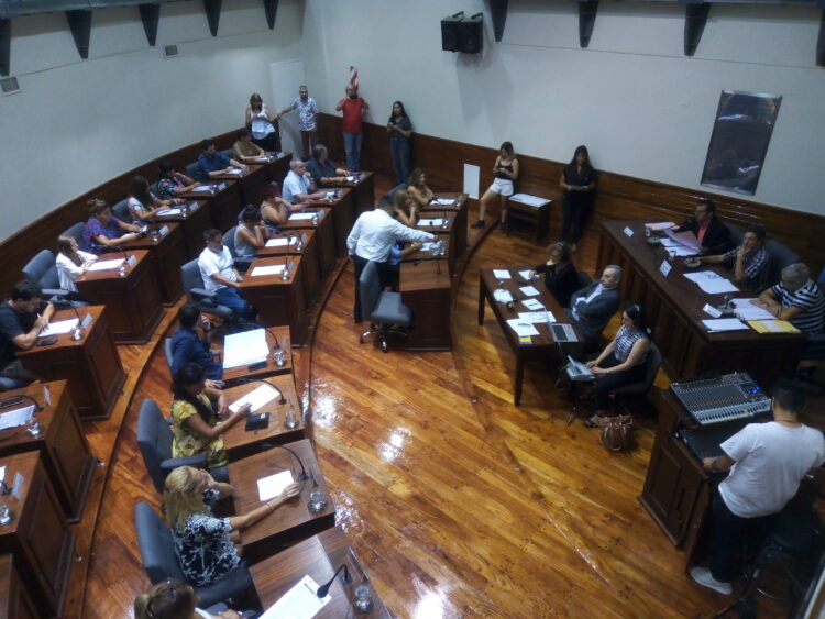 Tensa sesión por la presencia de vecinas que reclamaron seguridad