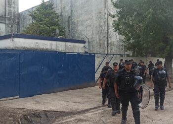 Allanaron un frigorífico de Berazategui en la causa por intoxicación alimentaria