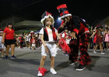 Miles de personas en el inicio de la temporada de Carnavales