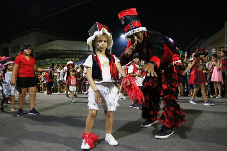 Miles de personas en el inicio de la temporada de Carnavales