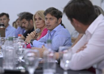 Kicillof se anota en la mesa del FdT: “Si me invitan, voy”