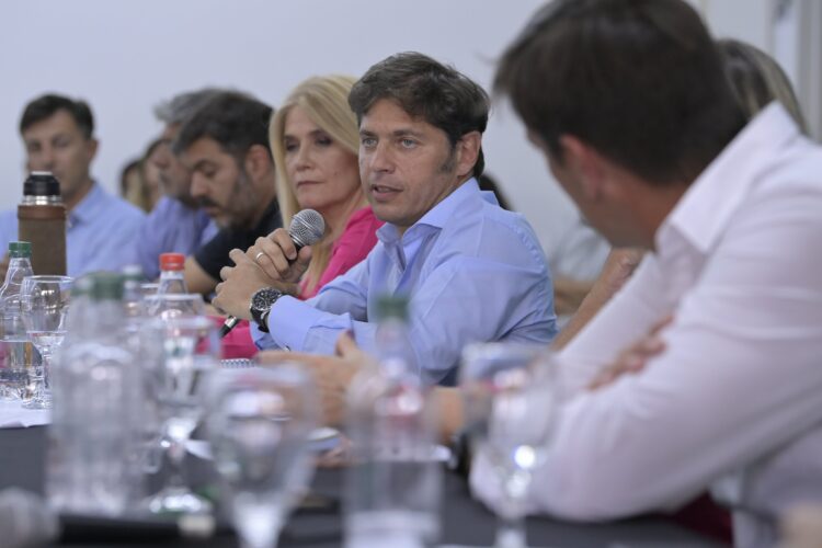 Kicillof se anota en la mesa del FdT: “Si me invitan, voy”