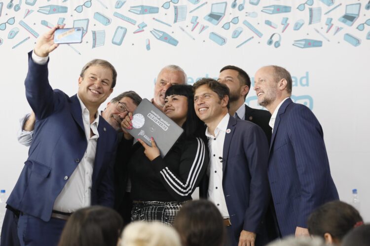 Full Tercera: Kicillof inauguró una escuela y entregó netbooks en Brown