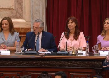 Un Alberto kirchnerizado defendió su gestión y a Cristina del ataque de los medios y la Corte