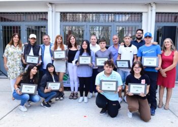 Gray entregó 2.344 notebooks a estudiantes durante el 2023