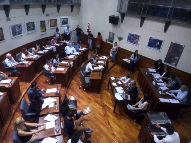 HCD: La oposición pidió que Ferraresi se tome licencia