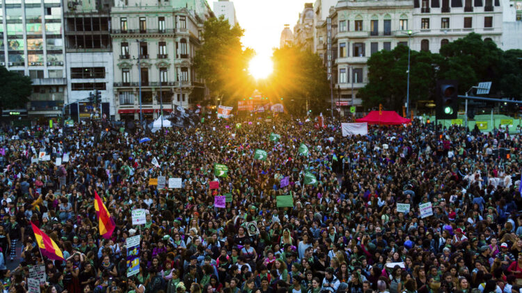 8M: “La lucha es larga pero estamos juntas”