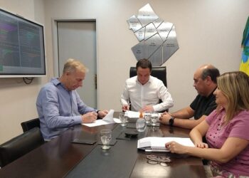 Watson firmó un aumento para los municipales del 27 por ciento