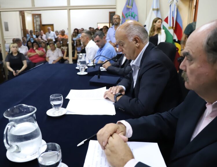 Grindetti dio un discurso de despedida y aseguró que su gestión «cambió la realidad del distrito»