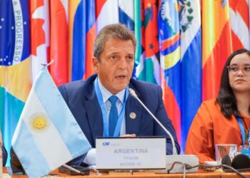 Massa consiguió desembolsos por 840 millones de dólares