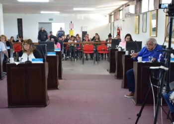 Cruce de comunicados tras una sesión subida de tono en el HCD de Varela