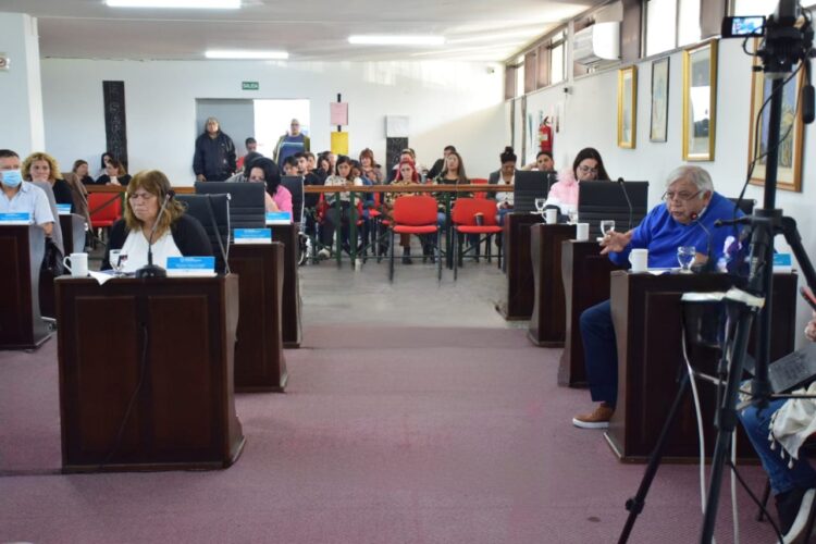 Cruce de comunicados tras una sesión subida de tono en el HCD de Varela