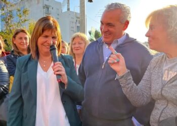 Un gesto de Patricia para posicionar a Vinagre en la interna opositora