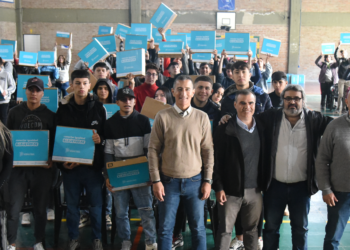 Galdurralde y Russo entregaron notebook de plan Conectar Igualdad en Alsina