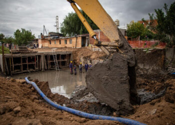 Avanzan las obras del entubamiento del canal Cordero en Bernal