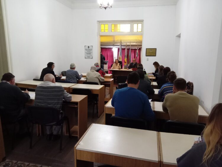 El Concejo aprobó la suspensión de trámites de habilitación comercial por 90 días