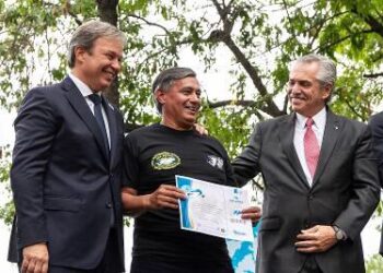 Alberto homenajeó a los caídos en Malvinas en Almirante Brown