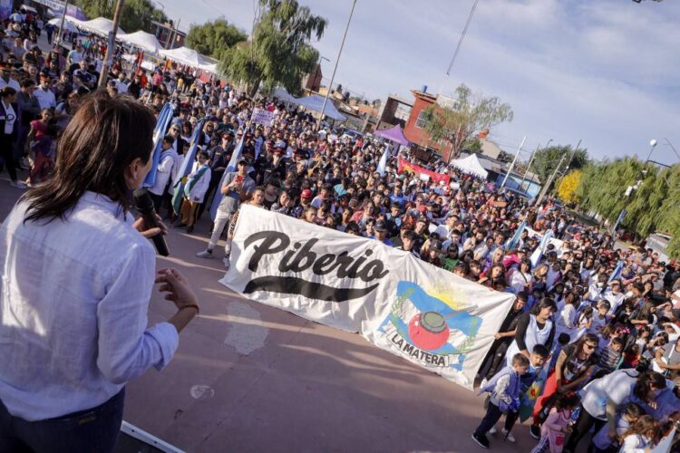 En los festejos de “La Matera” Mayra anunció la construcción de la escuela secundaria