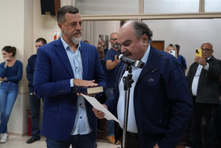 El HCD aprobó la licencia de Grindetti y Kravetz es intendente interino