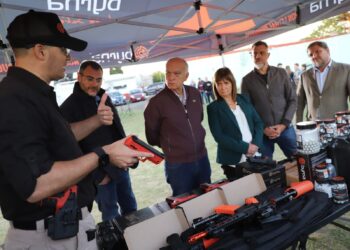 Grindetti empuja el uso de armas «no letales» en la Provincia