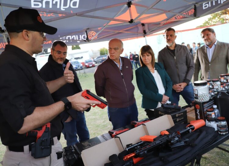 Grindetti empuja el uso de armas «no letales» en la Provincia