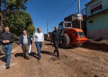 Cascallares recorrió obras de pavimento en Claypole