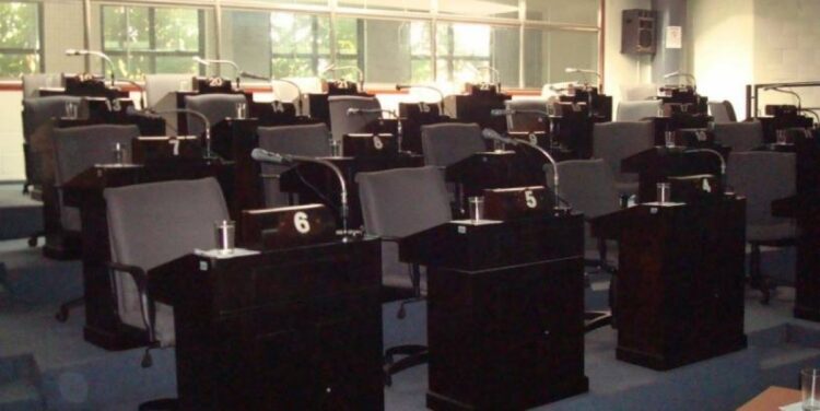 El oficialismo no consiguió mayoría y se cayó la sesión del HCD