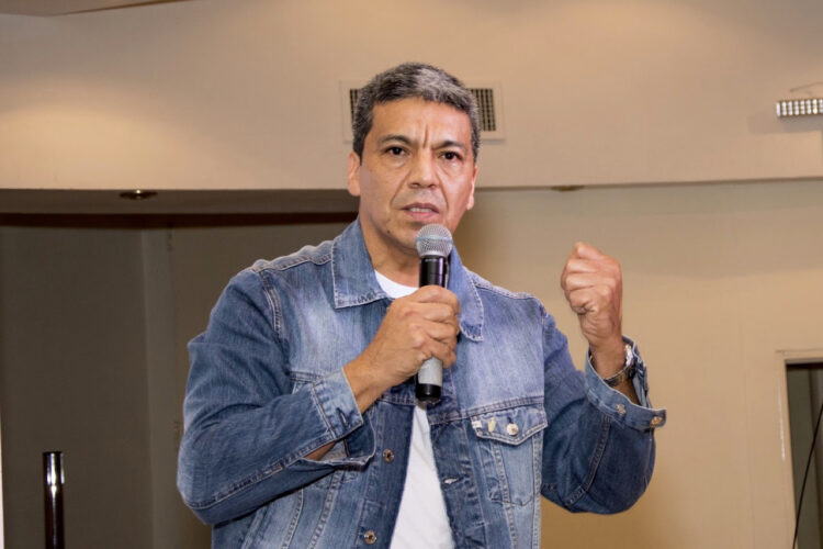 «Lo de Massa es una vergüenza, debe renunciar»
