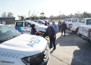 Echeverría recibió 24 patrulleros blindados para reforzar la seguridad